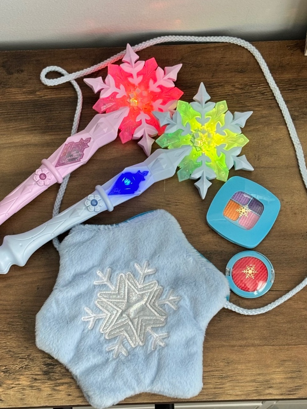 Girls Pretend Play Set Frozen Light Up Wands 2 Snowflake Purse Dress Up Makeup
